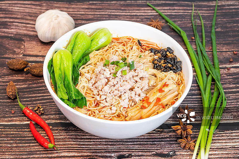 木板背景广西桂林米粉老友粉食材图片素材