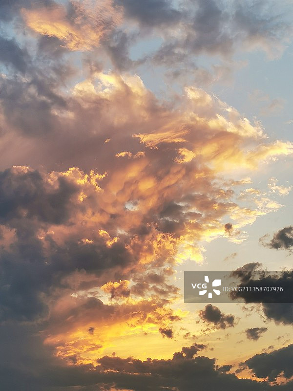 祥云献瑞 龙腾在天图片素材