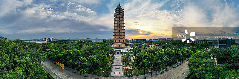 陕西省咸阳市泾阳县/西咸新区泾河新城崇文塔日落航拍全景图图片素材