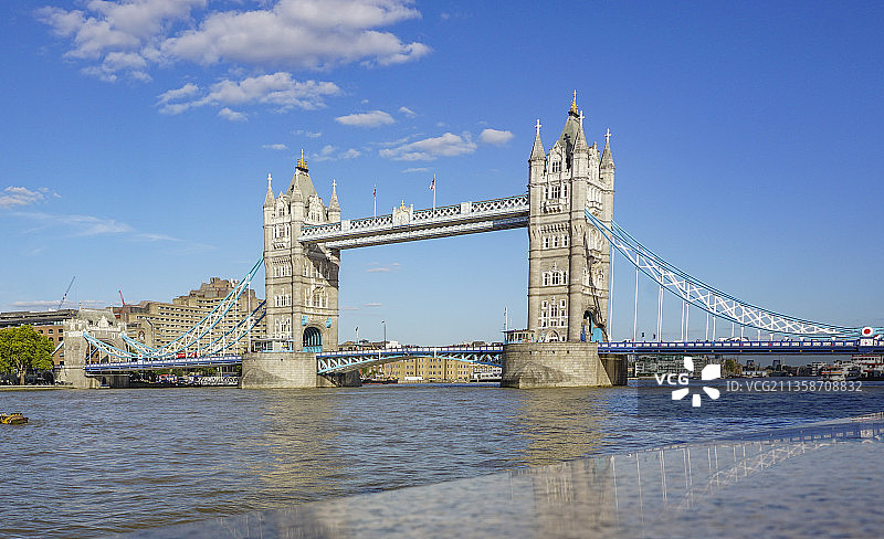 英国伦敦泰晤士河伦敦塔桥图片素材