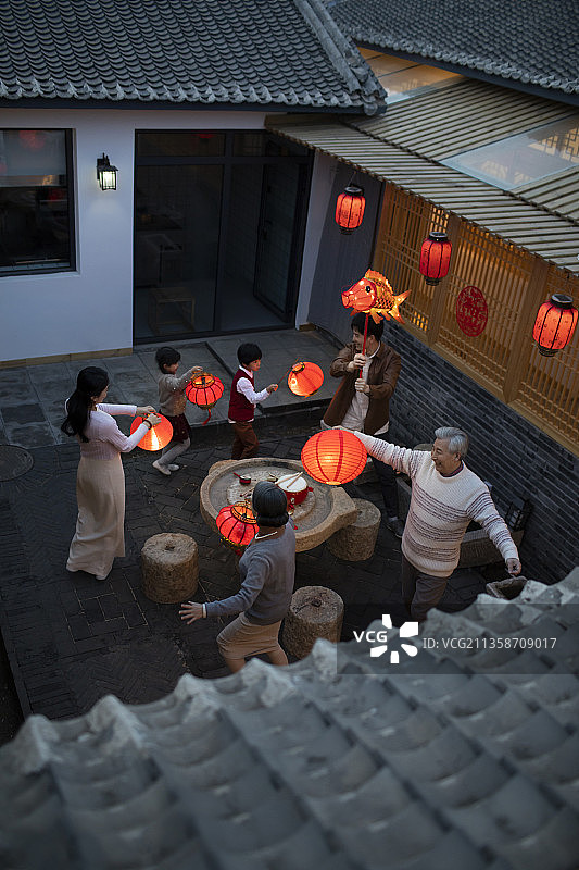 庆祝新春家人团聚氛围图图片素材