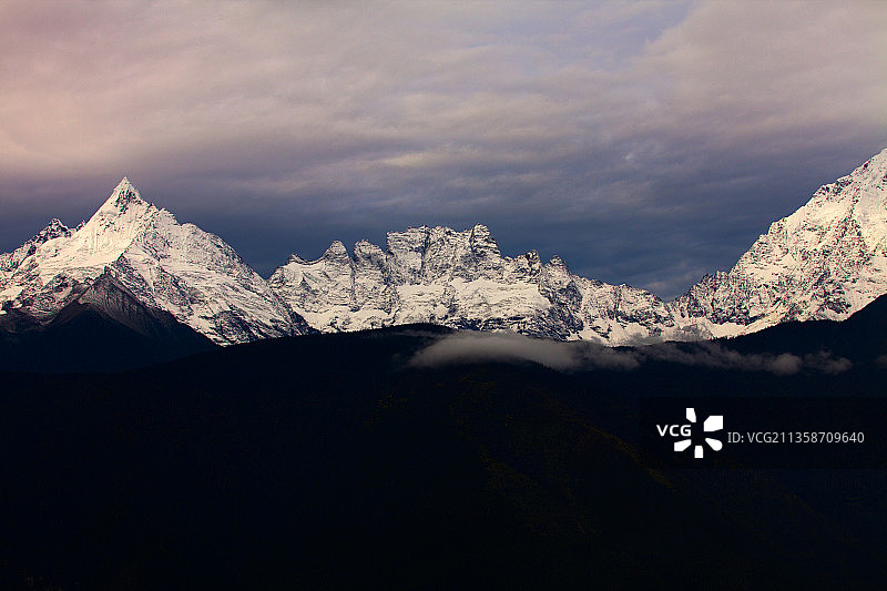 梅里雪山美景图片素材