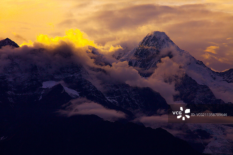梅里雪山美景图片素材