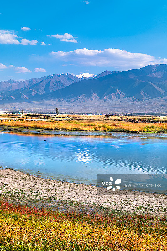 新疆天山与高家湖图片素材