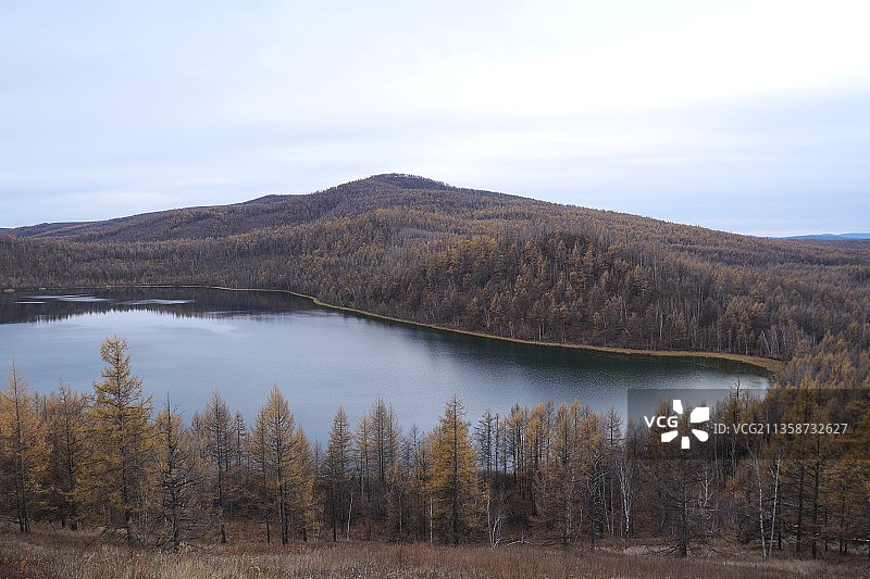 秋天的驼峰岭天池图片素材