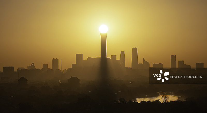 中国北京 建筑悬日图片素材