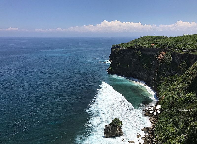 从远处拍摄巴厘岛情人崖图片素材