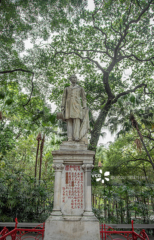 广州黄花岗公园内的史坚如塑像图片素材