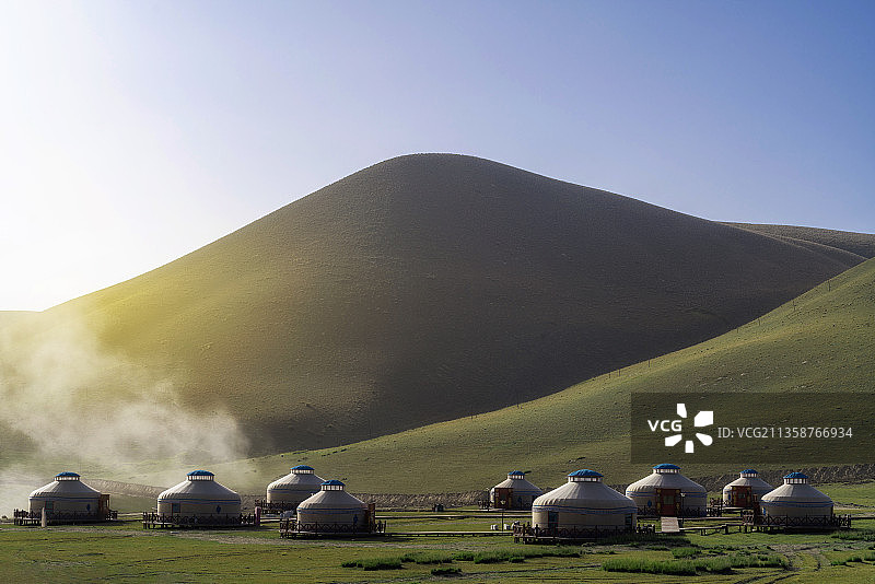 草原上的蒙古包图片素材