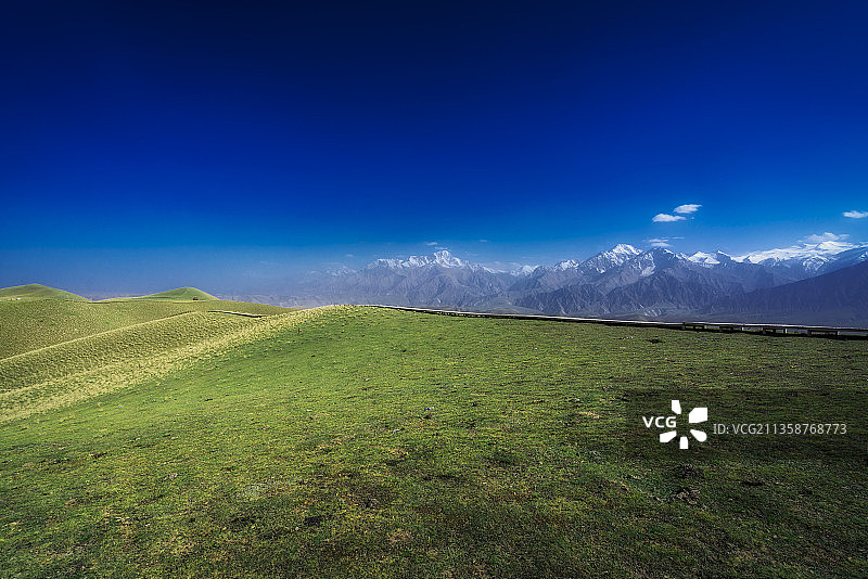 昆仑圣境，板兰格牧场图片素材