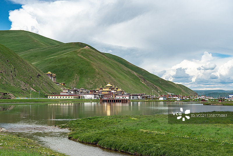 青海旅行、蓝天、白云、寺庙、湖水图片素材