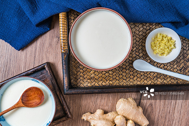 传统广东粤式甜品姜撞奶图片素材