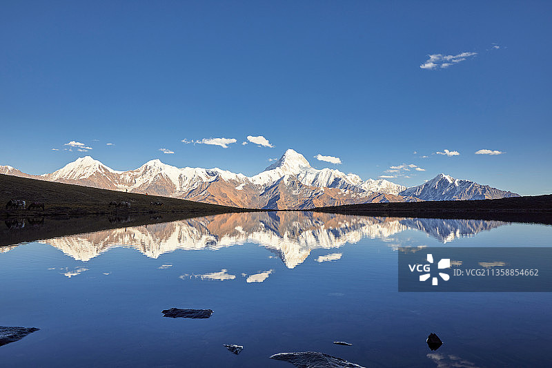 冷嘎措观贡嘎图片素材