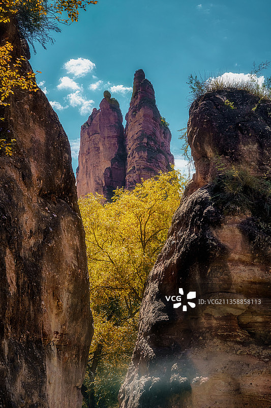 甘肃临夏炳灵地质公园奇峰怪石图片素材