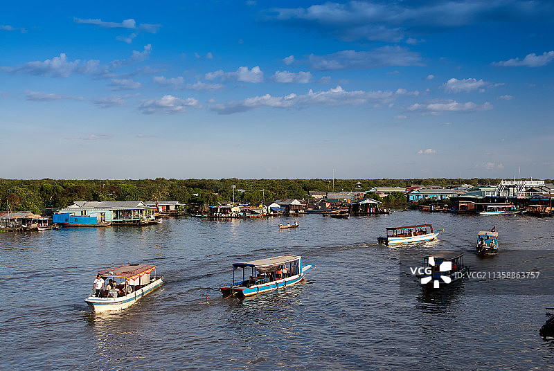 洞里萨湖，金边湖，红树林，湿地，船屋，水上人家，水上集市图片素材