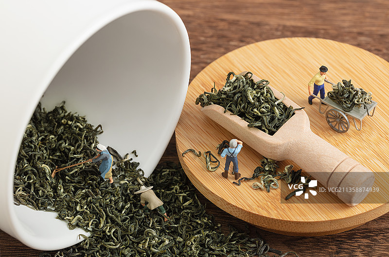 微缩创意碧螺春毛峰绿茶茶叶与茶农图片素材