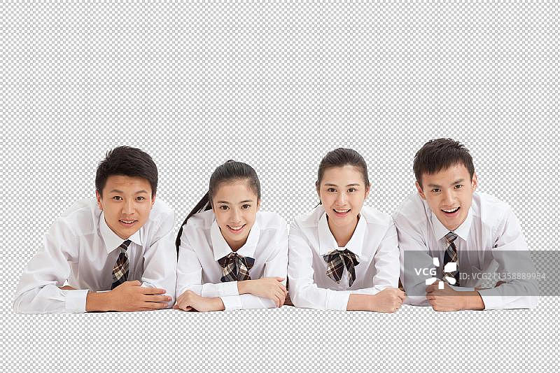 四个中学生双臂交叉的趴在地上图片素材