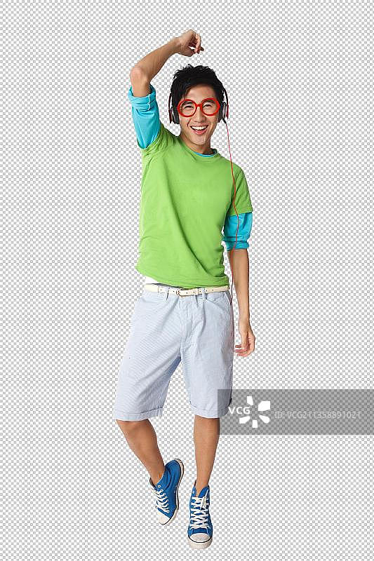 时尚活力的青年男孩听音乐图片素材