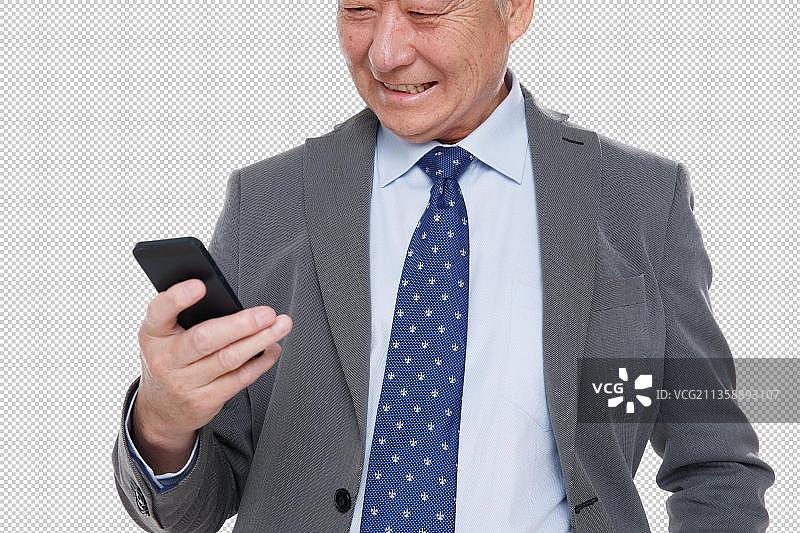 一个商务老年男人拿着手机图片素材