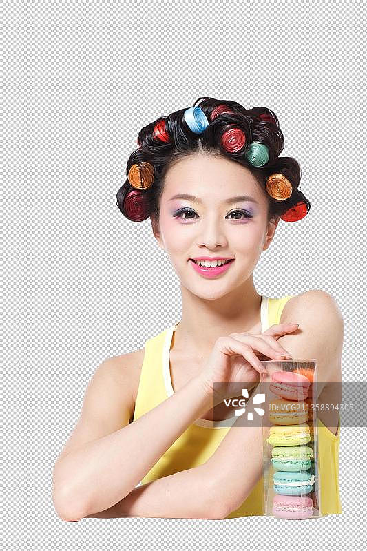 东方青年女人正在烫发图片素材