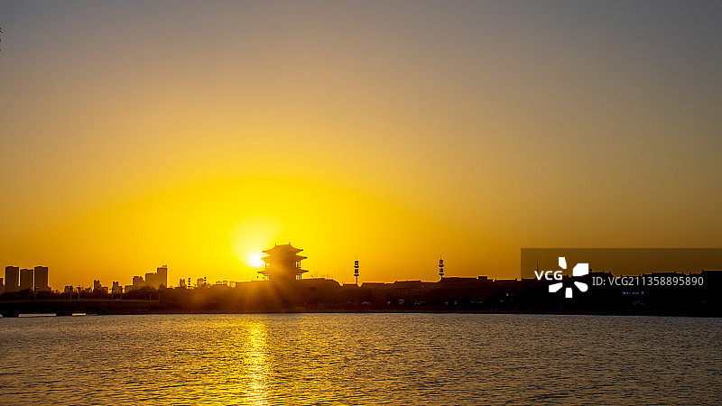 日出城门楼--1986图片素材