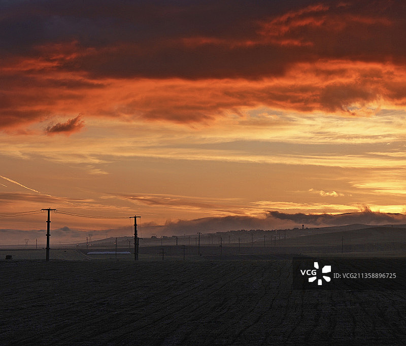 土耳其蝙蝠侠地区日落时分的壮丽天空图片素材