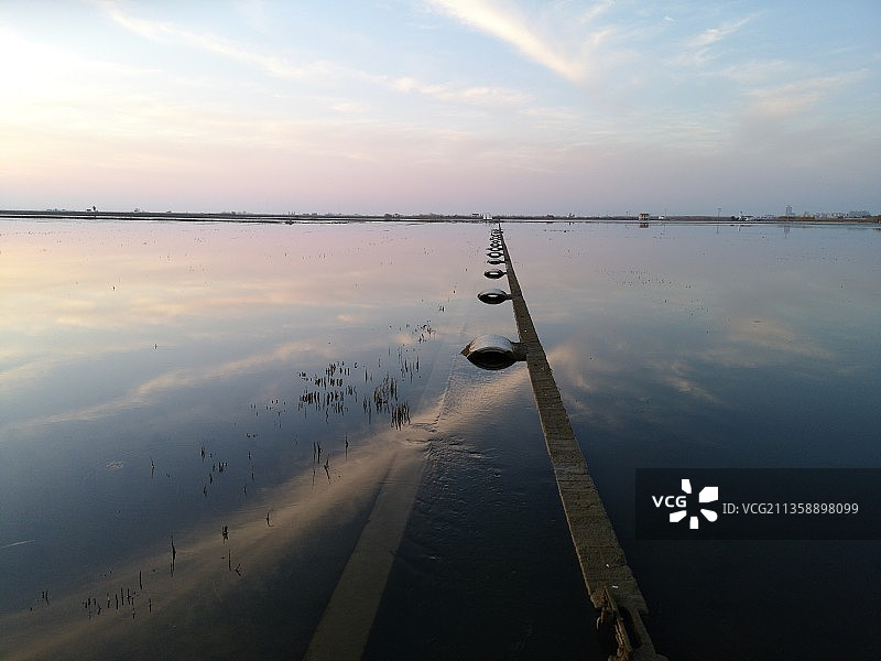 日落时海天映衬的风景图片素材