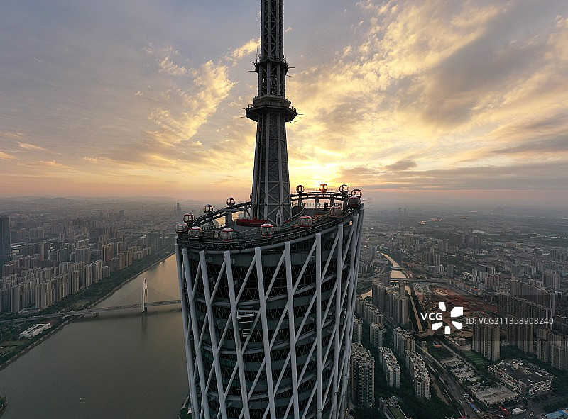 广州塔摩天轮火烧云日出图片素材