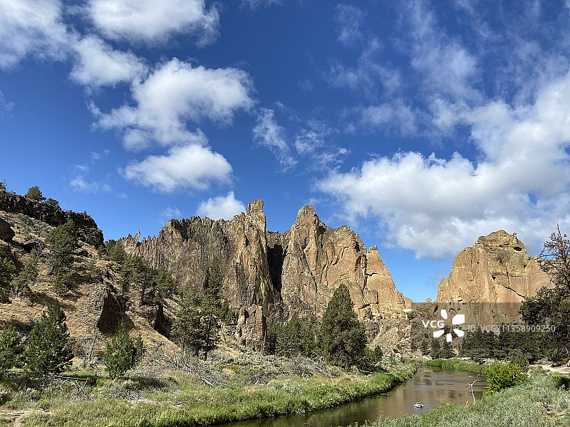 美国史密斯岩州立公园的岩石山脉风光图片素材