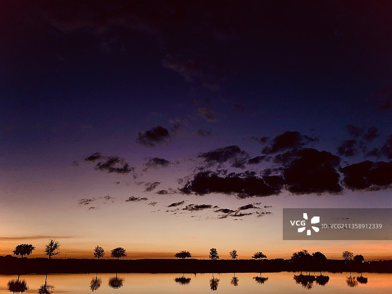 佛罗里达州四角区日落时分的湖泊美景图片素材