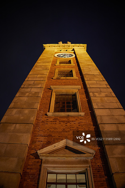 尖沙咀钟楼 夜色 仰视角图片素材