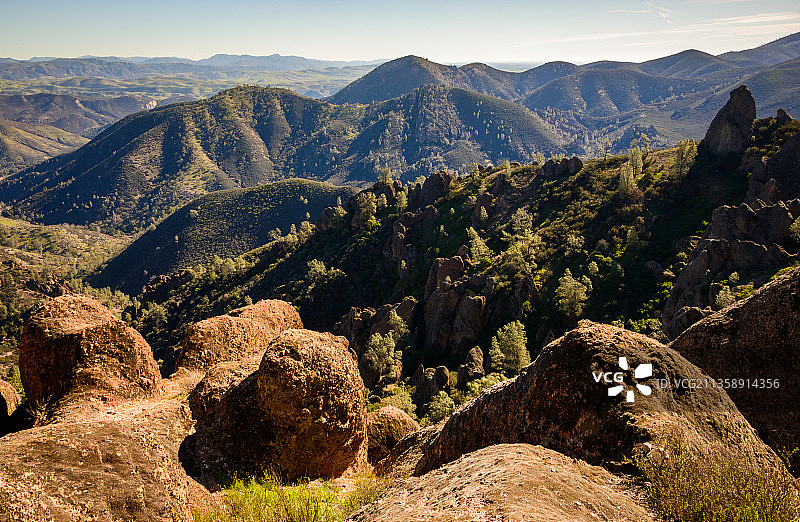 落基山脉映衬天空的景色图片素材