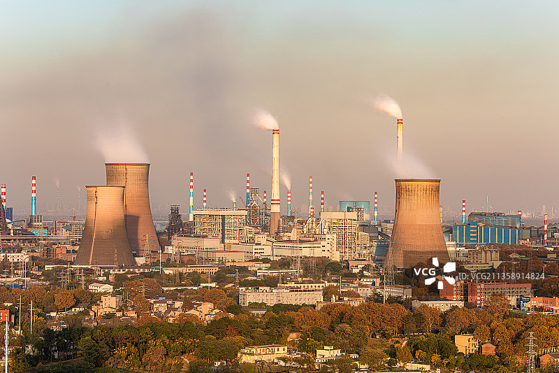 武汉市青山区武汉钢铁集团大烟囱图片素材
