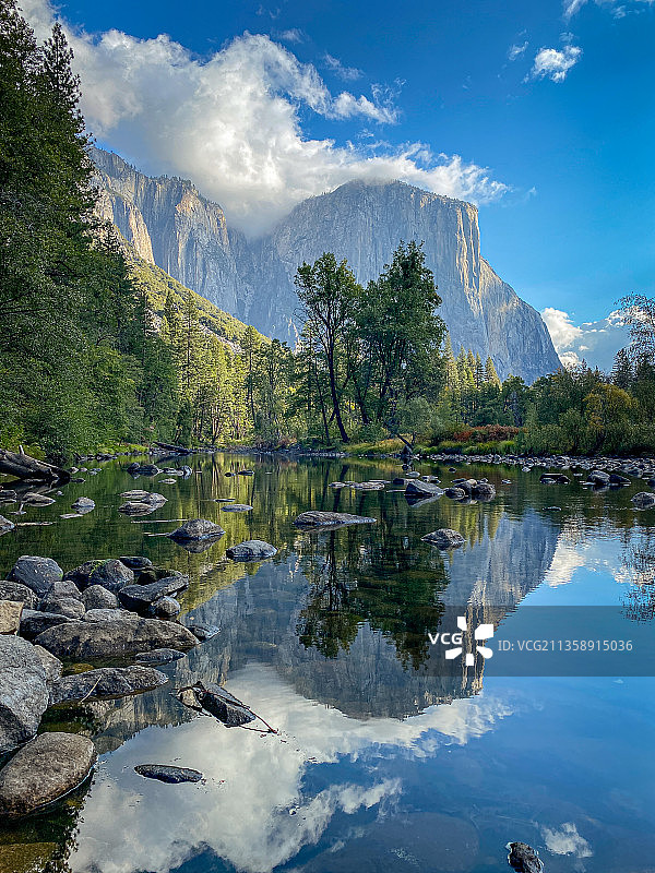 美国加利福尼亚州马里波萨县湖泊风光图片素材