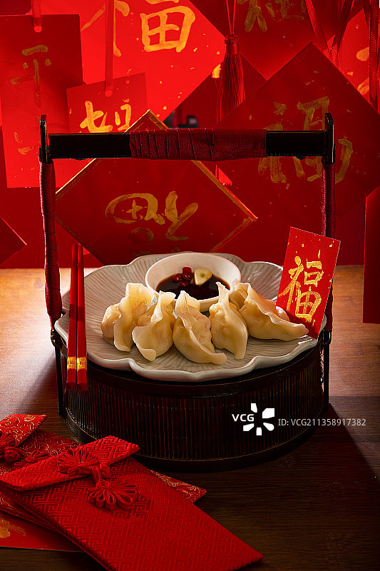 春节美食系列五福临门，饺子和红包静物图片素材
