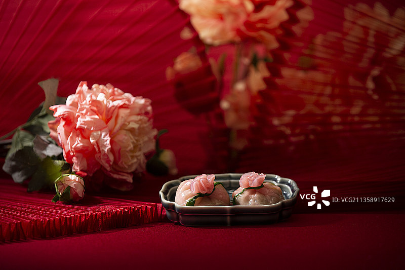 中华美食面食点心福袋和牡丹花图片素材