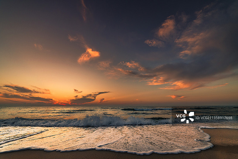 日落时海天映衬的风景图片素材