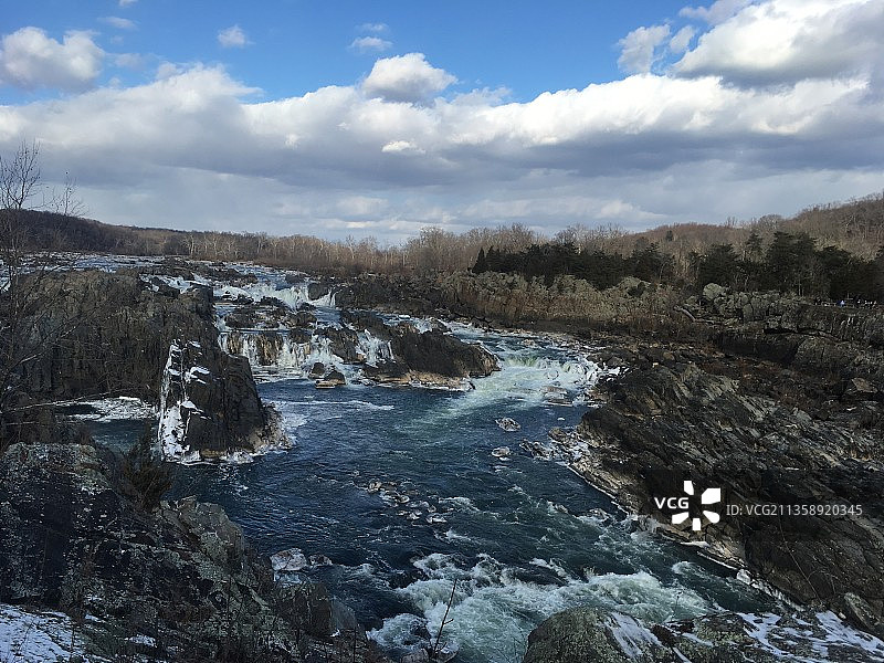 美国大瀑布公园的冬季河景图片素材
