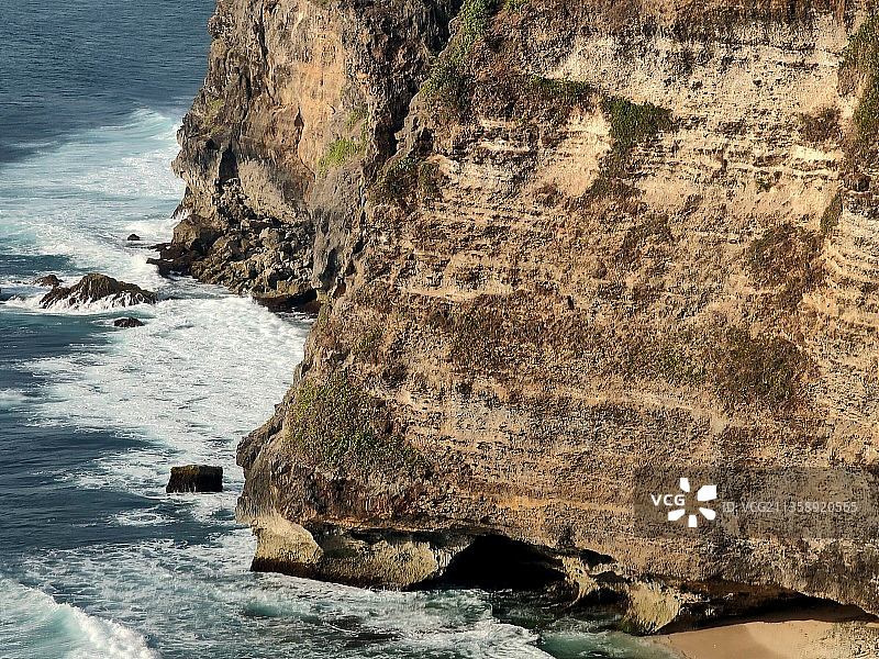 悬崖边的壮丽海景图片素材
