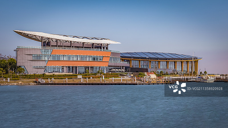 上海滴水湖游艇俱乐部图片素材