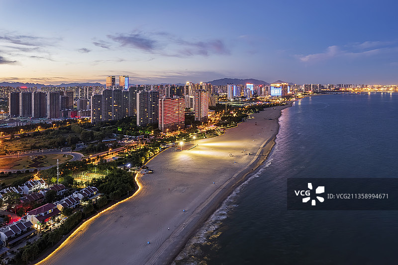 航拍秦皇岛海滨建筑群夜景图片素材