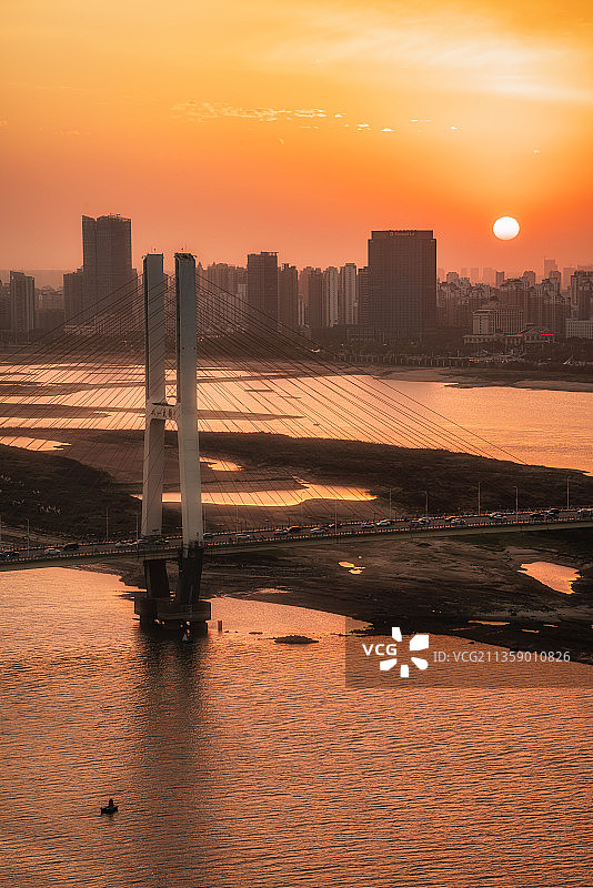 冬日暖阳·八一大桥图片素材