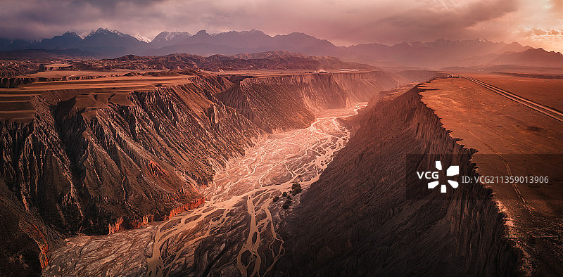 中国新疆塔城安集海大峡谷自然风光图片素材
