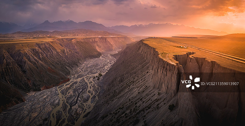 中国新疆塔城安集海大峡谷自然风光图片素材