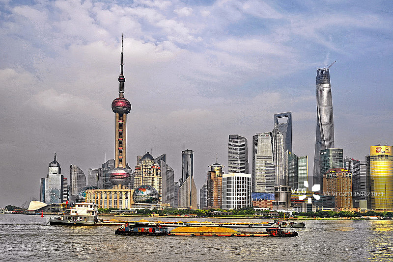 上海浦东陆家嘴黄浦江畔建筑景观图片素材