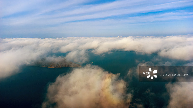 俄罗斯斯摩棱斯克州罗斯拉夫利区的云层景观航拍图片素材