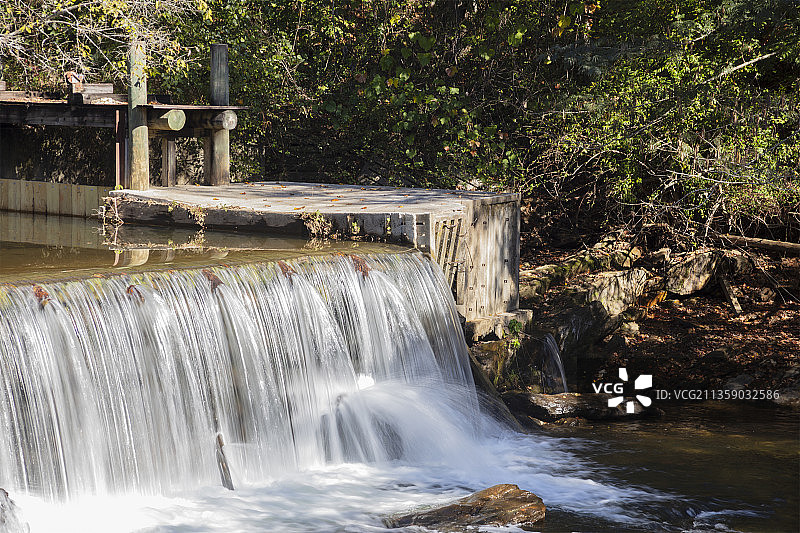 美国佐治亚州海伦市森林瀑布风光图片素材
