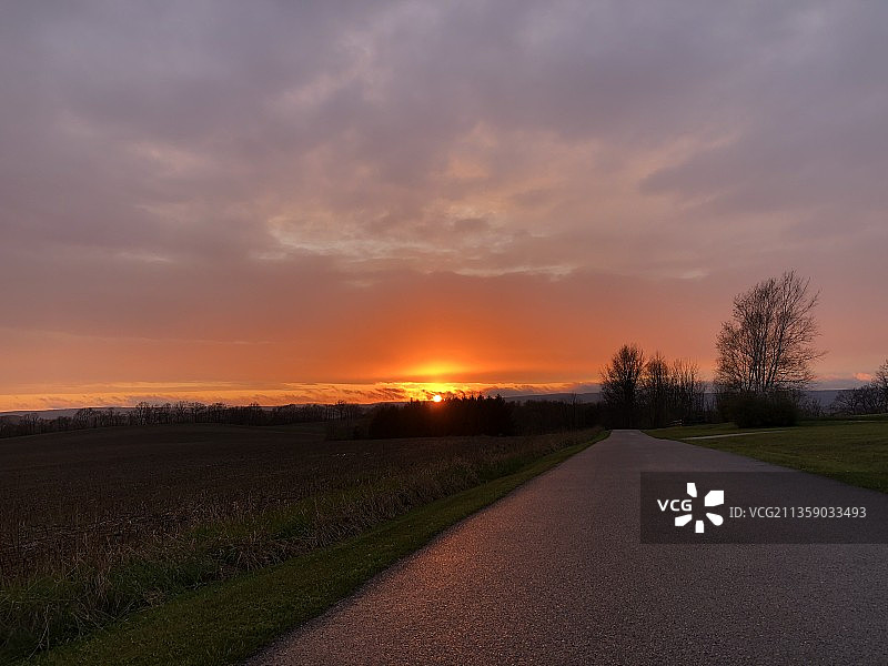 萨默塞特日落田野风光，宾夕法尼亚州，美国图片素材
