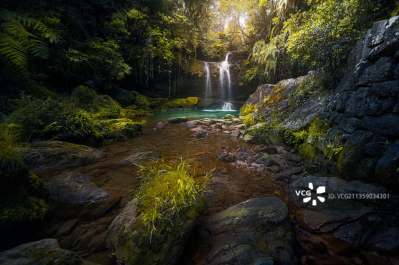 森林瀑布美景图片素材