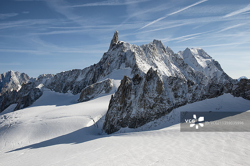 法国埃尔布隆纳峰雪山风光图片素材